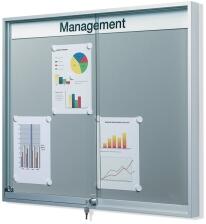Anwendungsbeispiel: Schiebetür-Schaukasten Modell SN (Art. sn8) mit Textleiste (Art. 103000554)