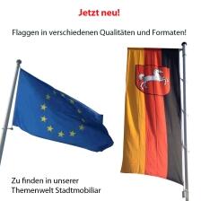 Anwendungsbeispiele: Fahnenmasten links mit Drehkopfausleger rechts außenliegende Hissvorrichtung